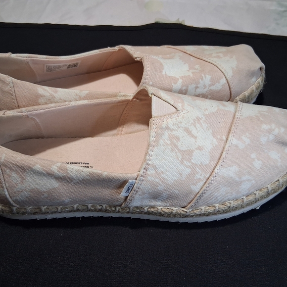 Toms Cream Espadrilles Shimmery Slip-Ons - Picture 4 of 9